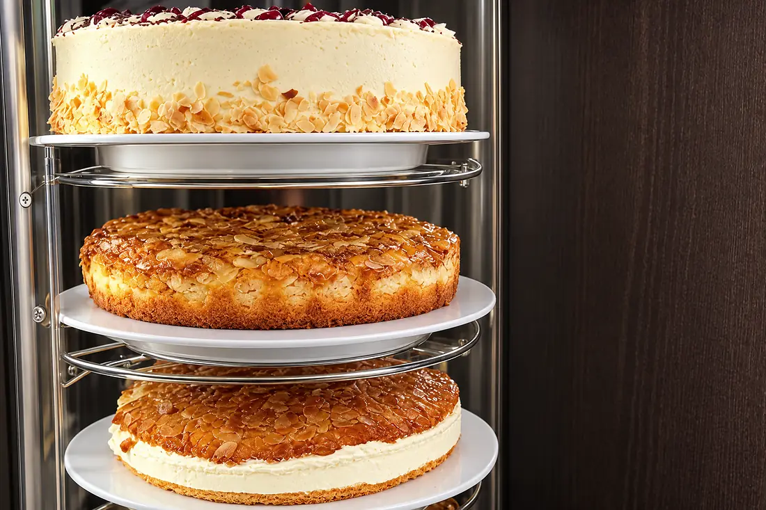 Kuchen in der Vitrine