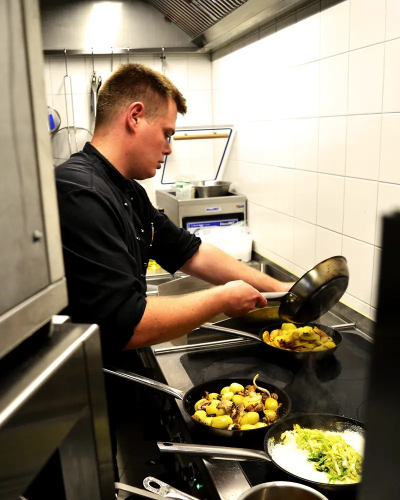 Küchenchef am Herd